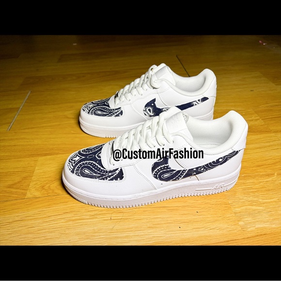 Handmade Custom shoes, made with bandanas, it can be made with any colour - Picture 1 of 6